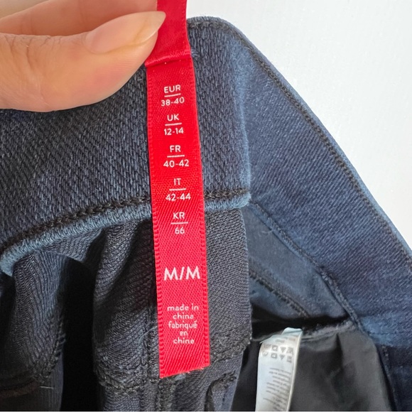 SPANX Jean-ishAnkle Leggings in Twilight Rinse. Size Medium - Picture 10 of 11